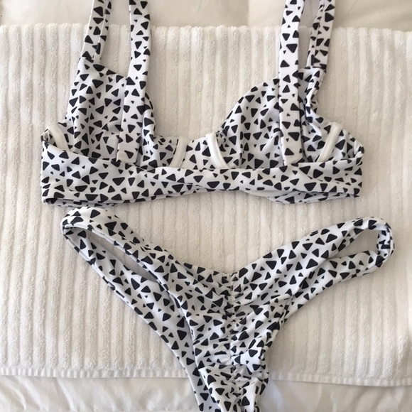 NWOT Moana Bikini Pebbles Set - Picture 4 of 4